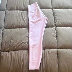 Women’s ALO Yoga Sugarplum Pink 7/8 Airlift Leggings. XS